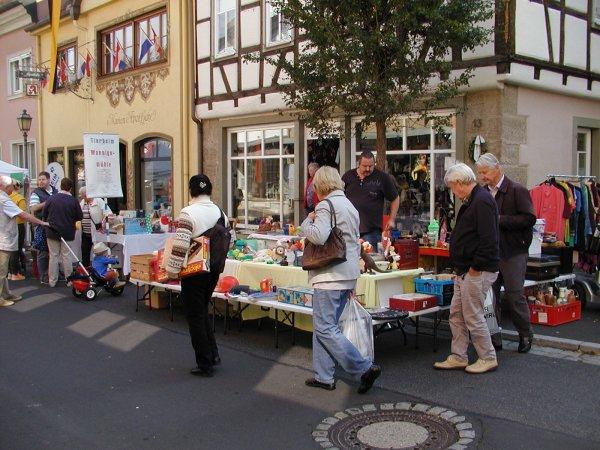 Sonderffnungstag im Charityladen Mnnerstadt