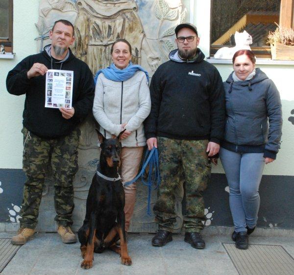 Hundeschule Schweinfurt spendet fr Tierheim Wannigsmhle